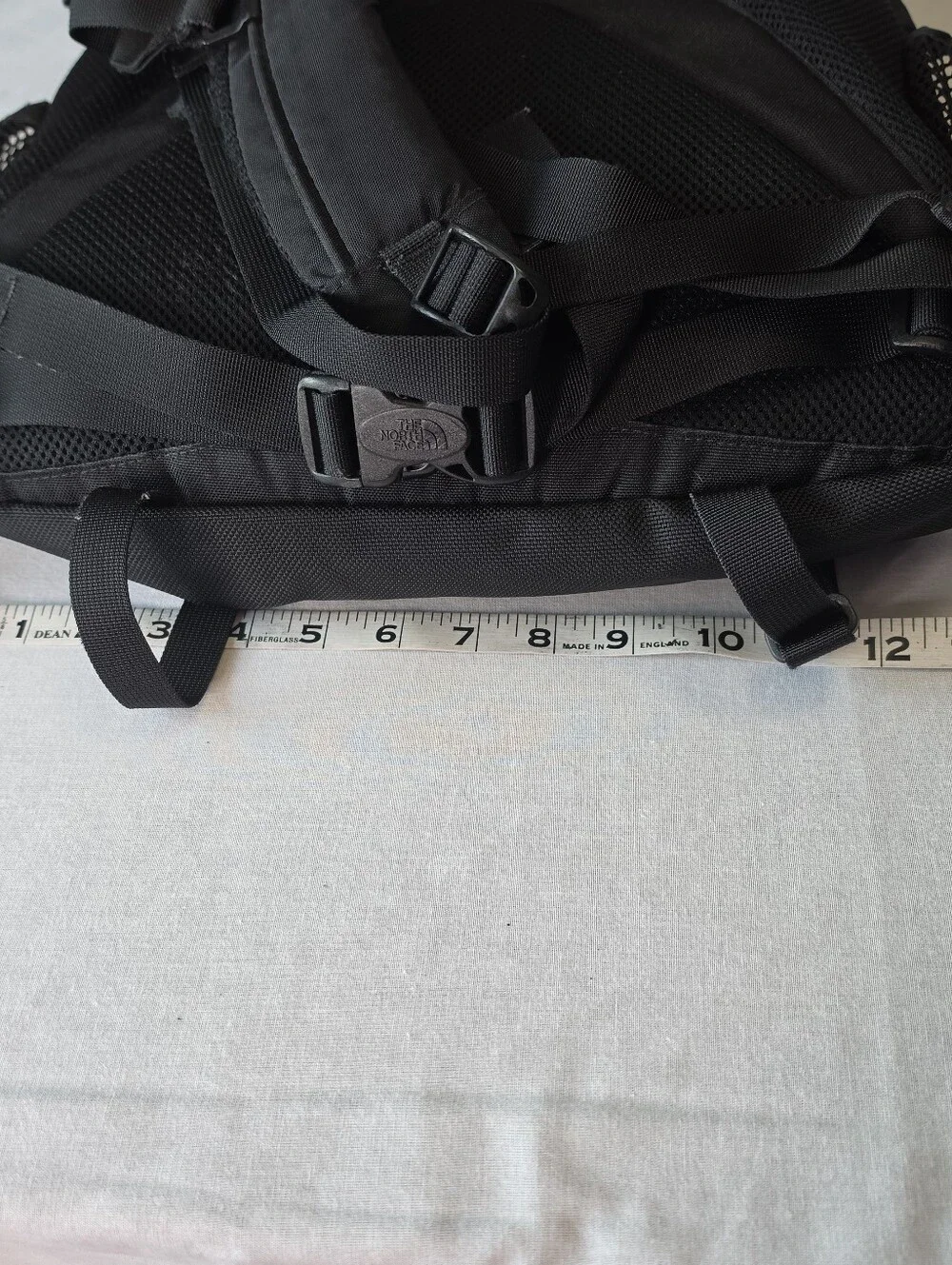 The North Face Recon Hiking Backpack Black FlexVent Padded Straps Back Laptop